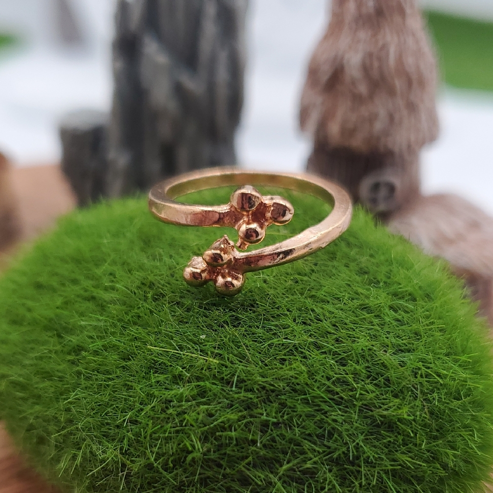 Vintage Gold-Tone Wrap Ring With Floral Accents Size 5 R812 40$